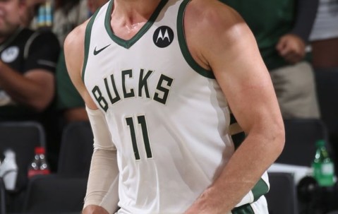 关于密尔沃基雄鹿训练开放日，赛前手感冰凉引欢呼，社区盾在即，医务组通报恢复的信息-LOL比赛押注平台