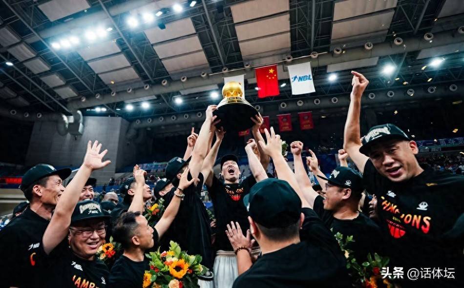 LOL赛事押注 -包含深圳男篮迎CBA季后赛关键赛，冲刺阶段迎来里程碑，气氛紧张，团队化学反应显著的词条