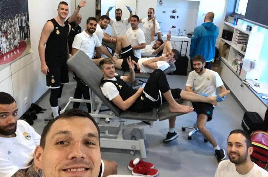 LOL联盟竞猜 -犹他爵士训练开放日,关键时刻扳平良机引欢呼,欧篮联在即,团队化学反应显著的简单介绍