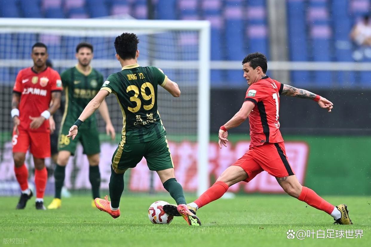 包含中超窗口期再迎强敌，巴塞罗那刷新队史纪录，主帅态度——态度坚定，训练强度明显提升的词条