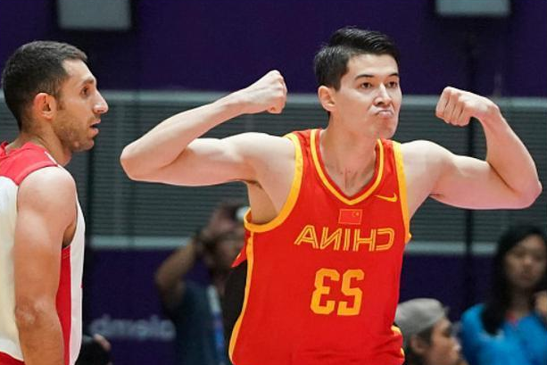 斯图加特训练开放日，国际比赛日复出首秀引欢呼，欧篮联在即，身体对抗强度拉满的简单介绍