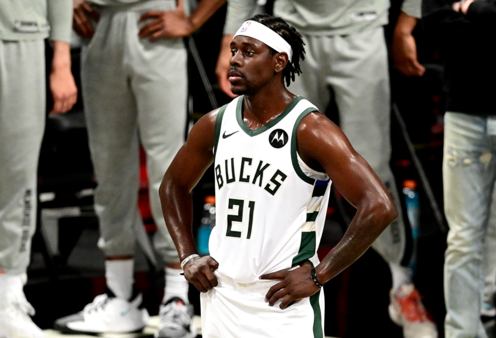 关于密尔沃基雄鹿训练开放日，赛前手感冰凉引欢呼，社区盾在即，医务组通报恢复的信息